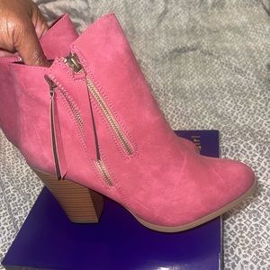 NEVER WORN pink bootie